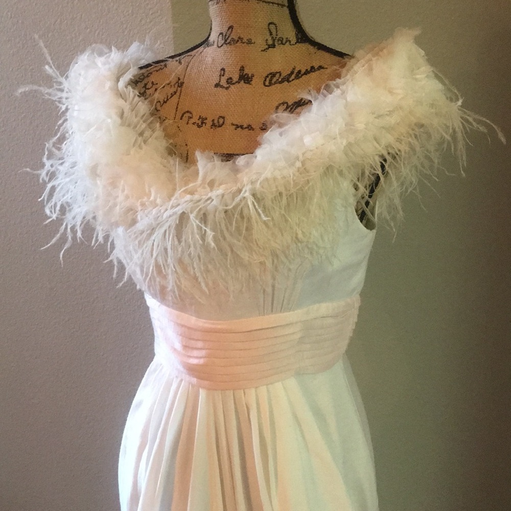 ⭐️⭐️⭐️Oscar Worthy Formal Gown! - Picture 3 of 8